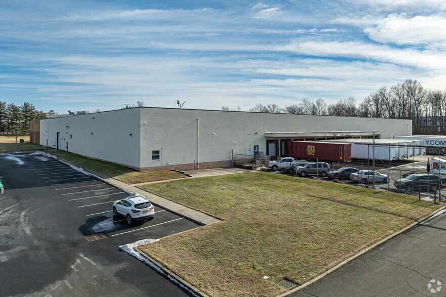 More Photos Of 101 Cottontail Ln, Somerset Warehouse For Lease