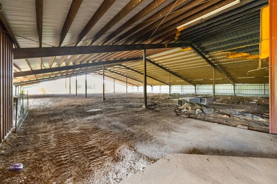 More Photos Of 605 NE Lincoln Rd, Idabel Industrial For Sale