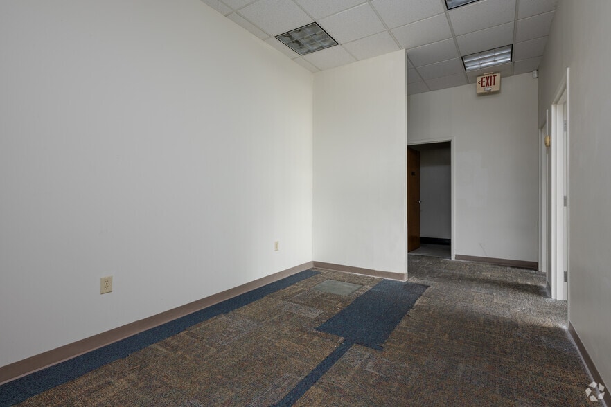 More Photos Of 7360 W Friendly Ave, Greensboro Unknown For Lease