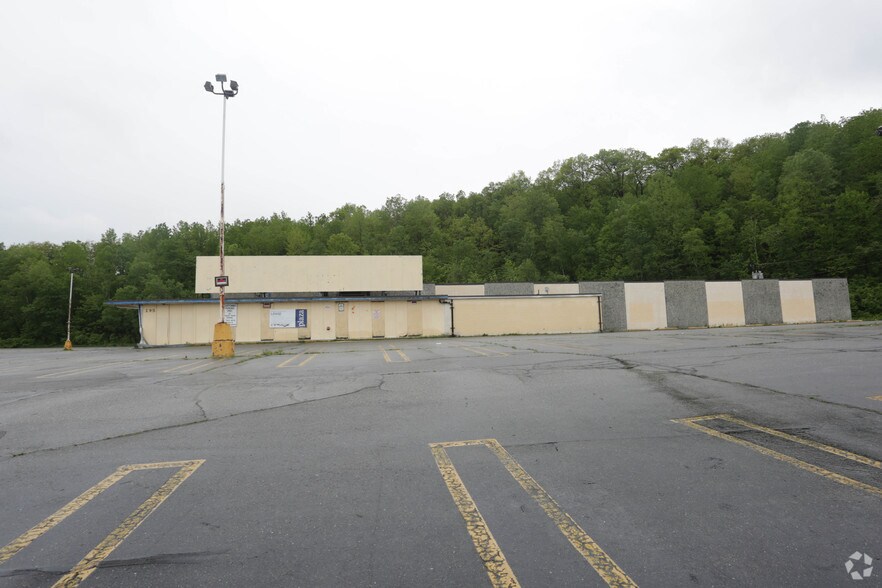 More Photos Of 195 Mill St, Worcester Supermarket For Sale