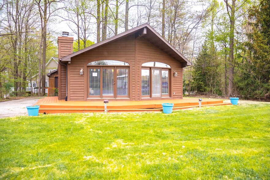 More Photos Of 17656 US Highway 12, New Buffalo Office For Sale