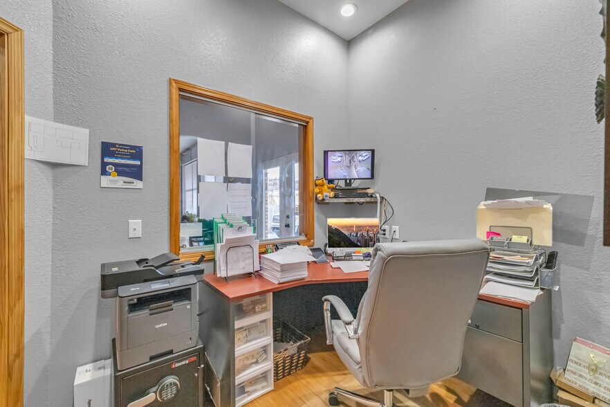 More Photos Of 1039 Boyds Crk, Seymour Freestanding For Sale