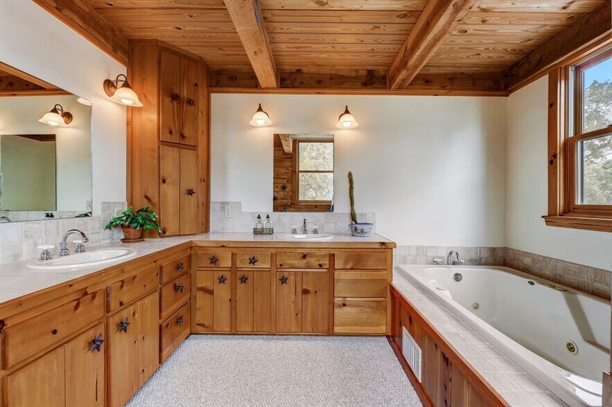 More Photos Of 700 Ledgerock Rd, Wimberley Specialty For Sale