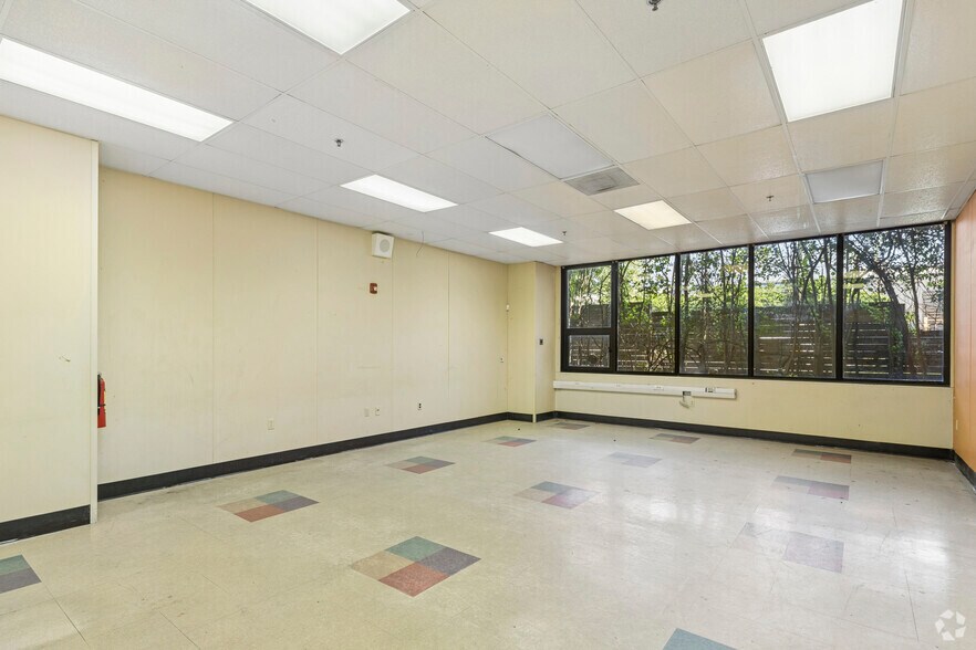 More Photos Of 3806 N Main St, Columbia Schools For Sale