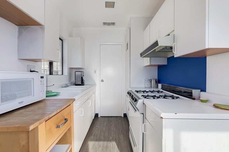 More Photos Of 3361-3365 Barham Blvd, Los Angeles Loft Creative Space For Lease