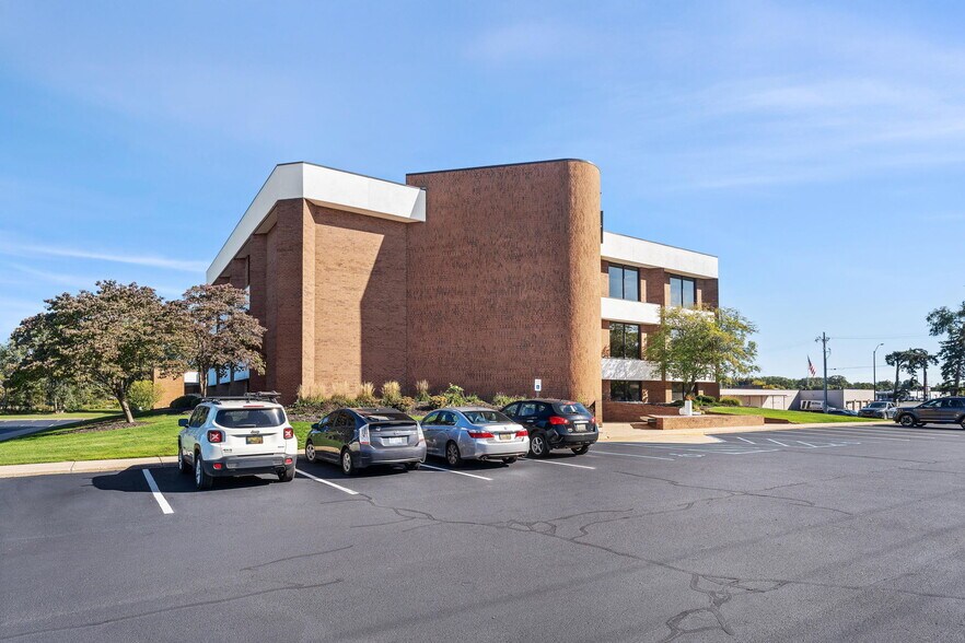 More Photos Of 115 Clover St, Holland Unknown For Lease