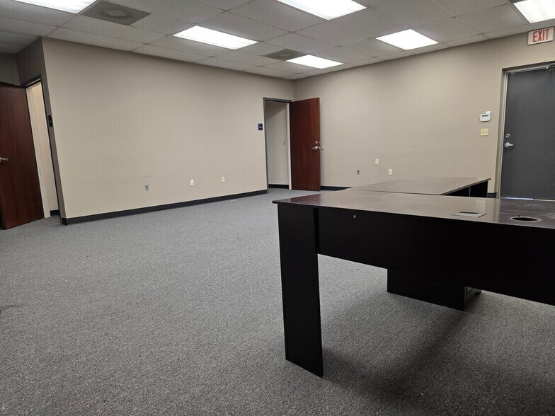 More Photos Of 912 15th St, Huntsville Office For Lease