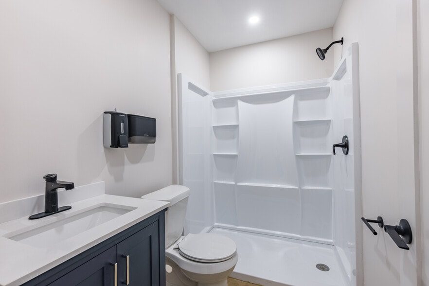 More Photos Of 1685 Lower Roswell Rd, Marietta Medical For Lease