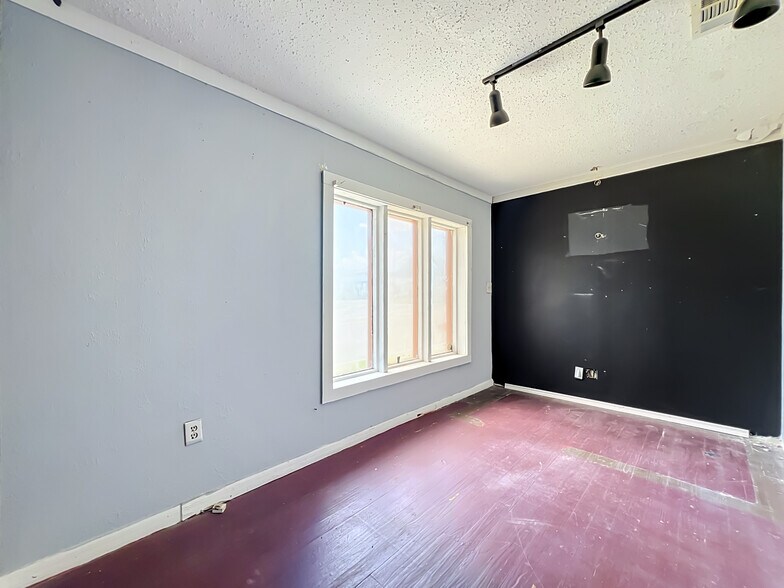 More Photos Of 180 S County Road 427, Longwood General Retail For Lease