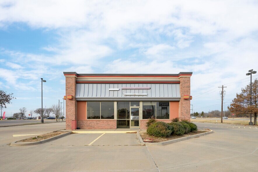 More Photos Of 606 S Garland Rd, Enid Fast Food For Lease