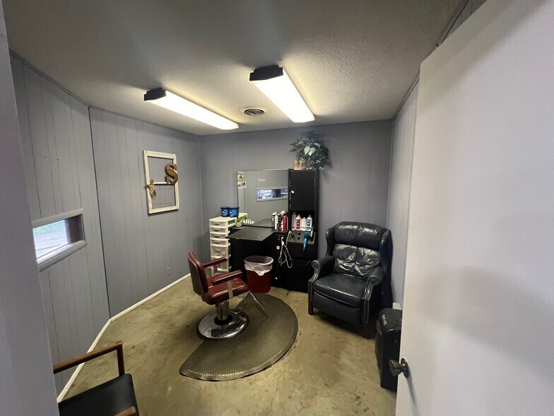 More Photos Of 300 Chestnut St, Elliott Specialty For Sale