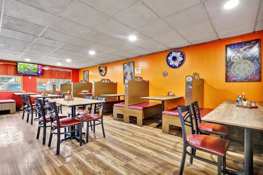 More Photos Of 117 E Grand River Ave, Portland General Retail For Sale