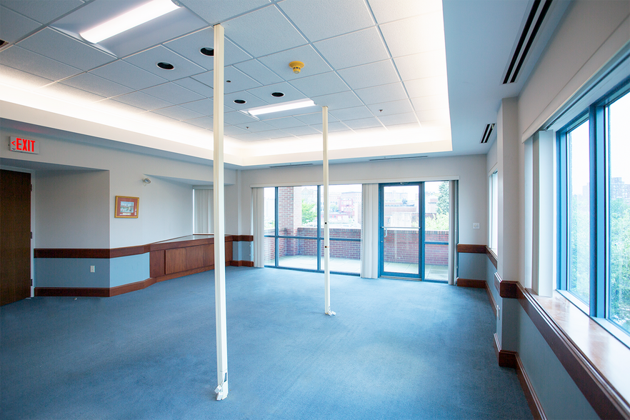 More Photos Of 10 George St, Lowell Medical For Lease