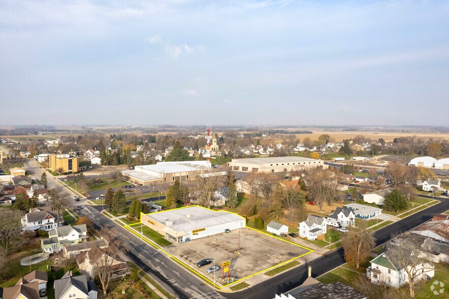 More Photos Of 331 E Center St, Juneau Storefront For Sale