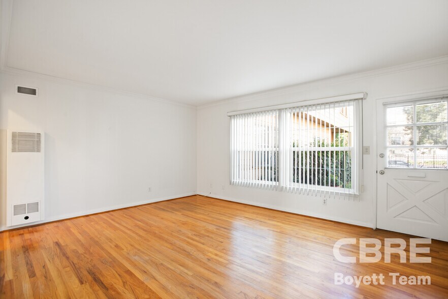 More Photos Of 6504 Woodley Ave, Van Nuys Apartments For Sale