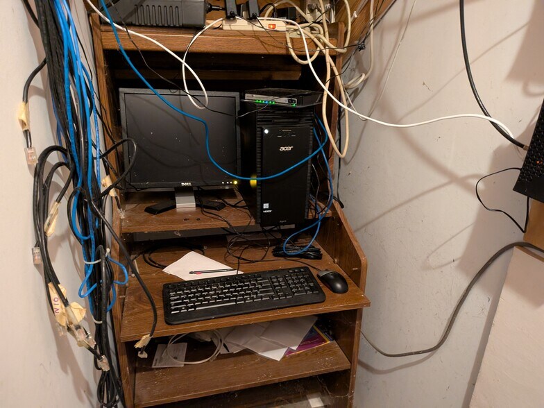 More Photos Of 380 Browns Ln, Coshocton Office For Lease