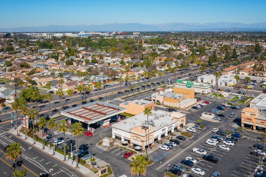More Photos Of 4714-4720 E Los Coyotes Diagonal, Long Beach General Retail For Lease