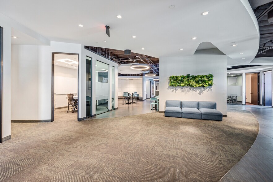 More Photos Of 7135 E Camelback Rd, Scottsdale Coworking Space
