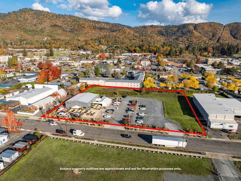 More Photos Of 1863 NW Washington Blvd, Grants Pass General Retail For Sale