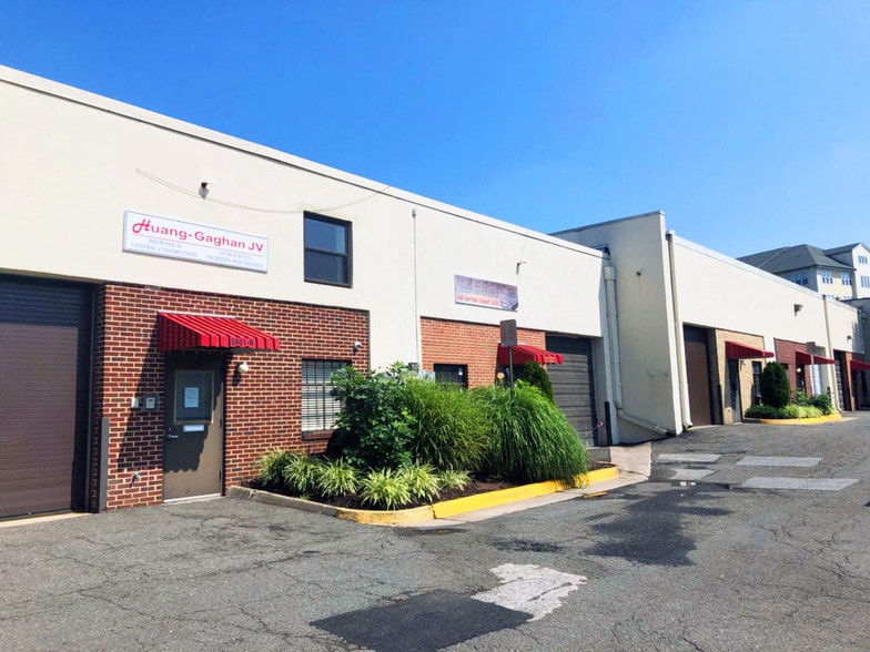 More Photos Of 5601 General Washington Dr, Alexandria Showroom For Sale