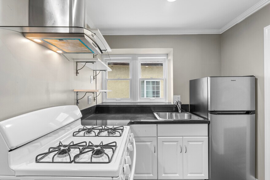 More Photos Of 1955 Bonsallo Ave, Los Angeles Apartments For Sale