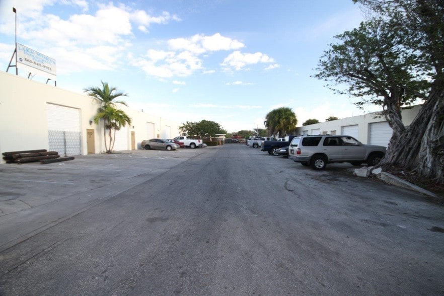More Photos Of 702 14th Ave S, Lake Worth Unknown For Lease