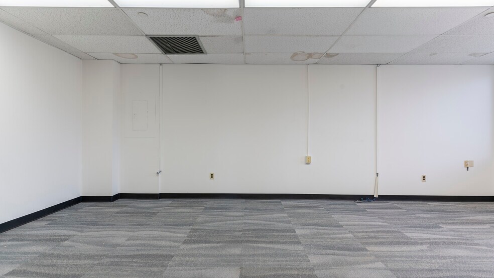 More Photos Of 10903 Indian Head Hwy, Fort Washington Office For Sale