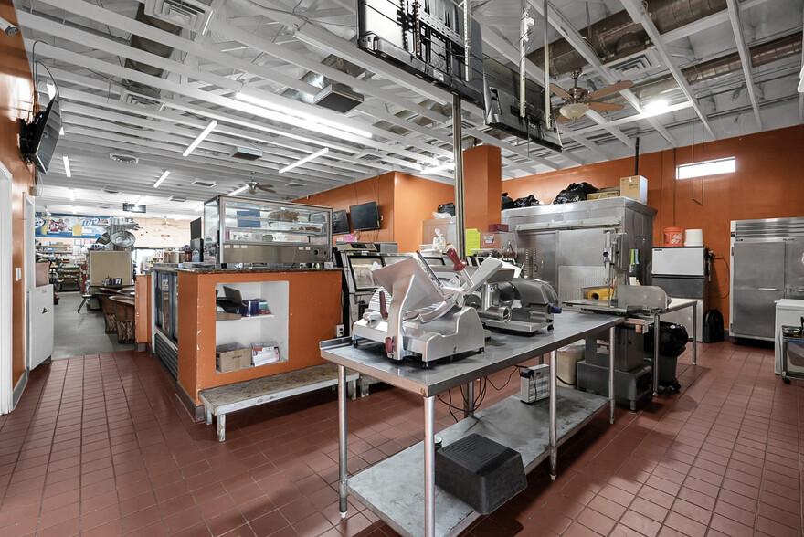 More Photos Of 6982 N Winton Way, Winton Restaurant For Sale