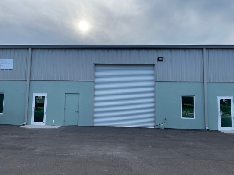 More Photos Of 6840-6848 28th Street Cir E, Sarasota Industrial For Lease