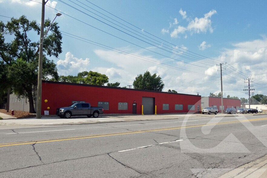Primary Photo Of 22827-22845 Hoover Rd, Warren Manufacturing For Lease