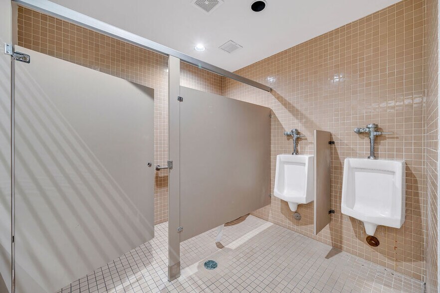 More Photos Of 4242 Medical Dr, San Antonio Medical For Sale