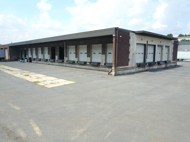 More Photos Of 7651 Derry St, Harrisburg Truck Terminal For Lease