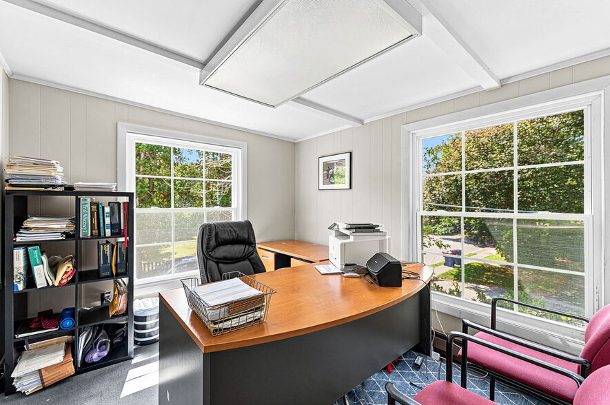More Photos Of 17 Orchard St, New Bedford Office For Sale