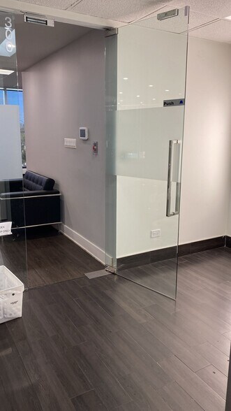 More Photos Of 6232 N Pulaski Rd, Chicago Office For Lease