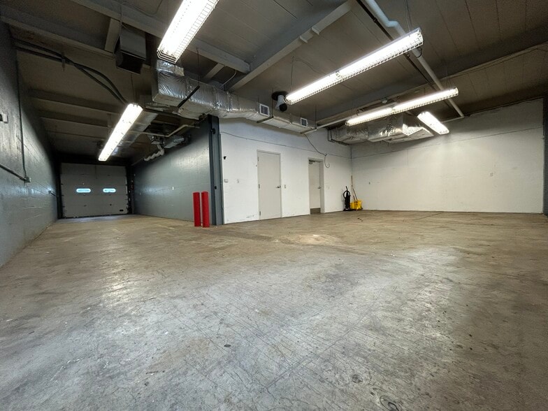 More Photos Of 1825-1829 Paradise Trl, East Stroudsburg Showroom For Lease