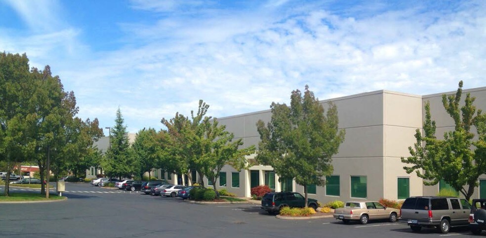 More Photos Of 19801-19899 SW 95th Ave, Tualatin Warehouse For Lease