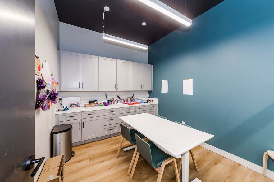 More Photos Of 2870 Foothill Blvd, La Crescenta Office For Sale