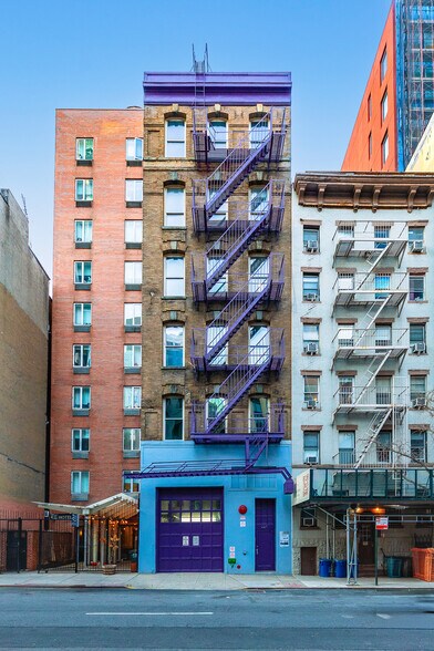 More Photos Of 447 W 36th St, New York Loft Creative Space For Sale