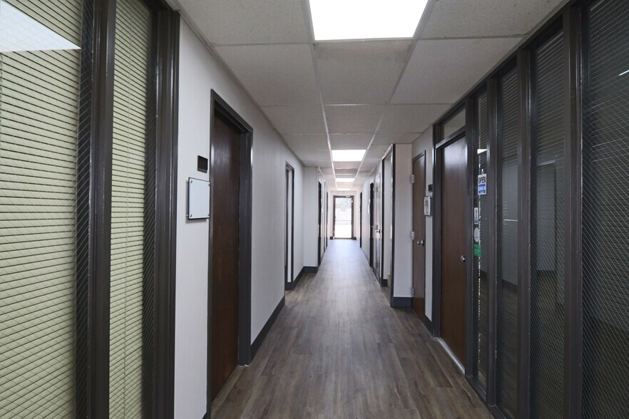 More Photos Of 2503 74th St, Lubbock Office For Lease