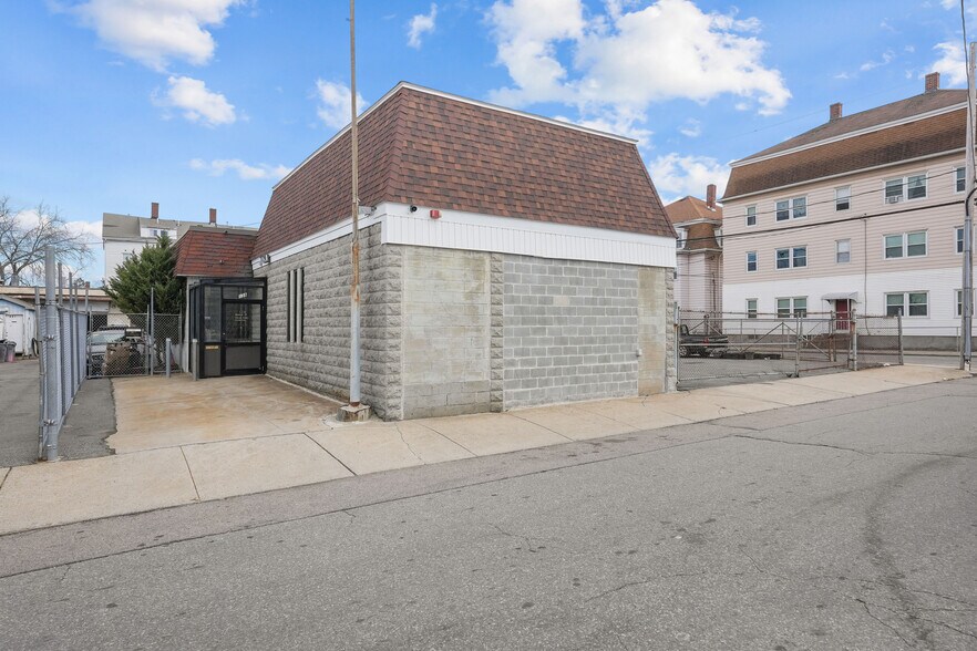 More Photos Of 138 Morgan St, Fall River Warehouse For Sale