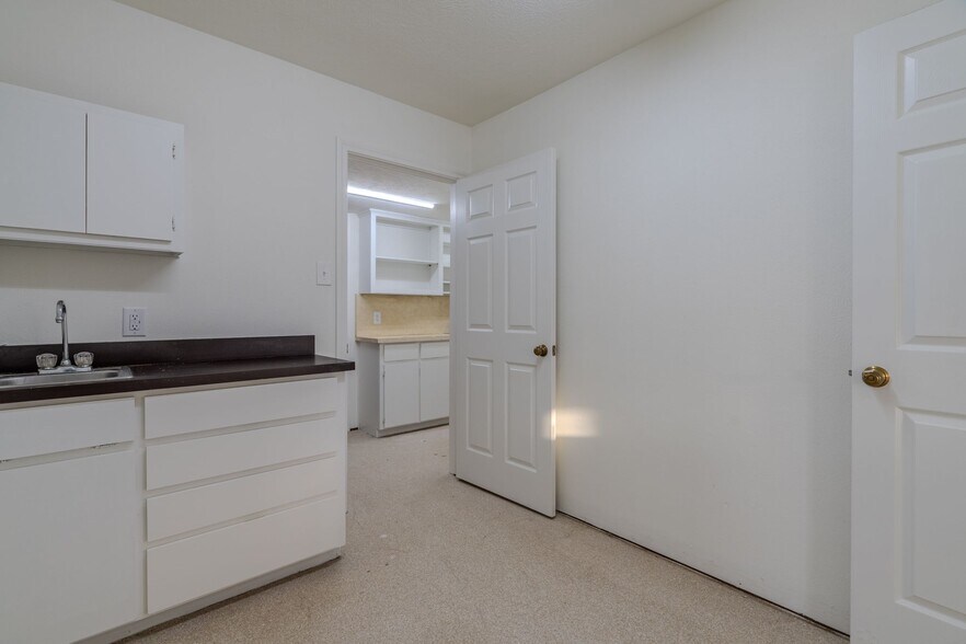 More Photos Of 4527 Stonewall St, Greenville Medical For Sale