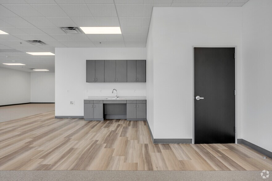 More Photos Of 601 Distribution Dr, Wilmer Distribution For Lease