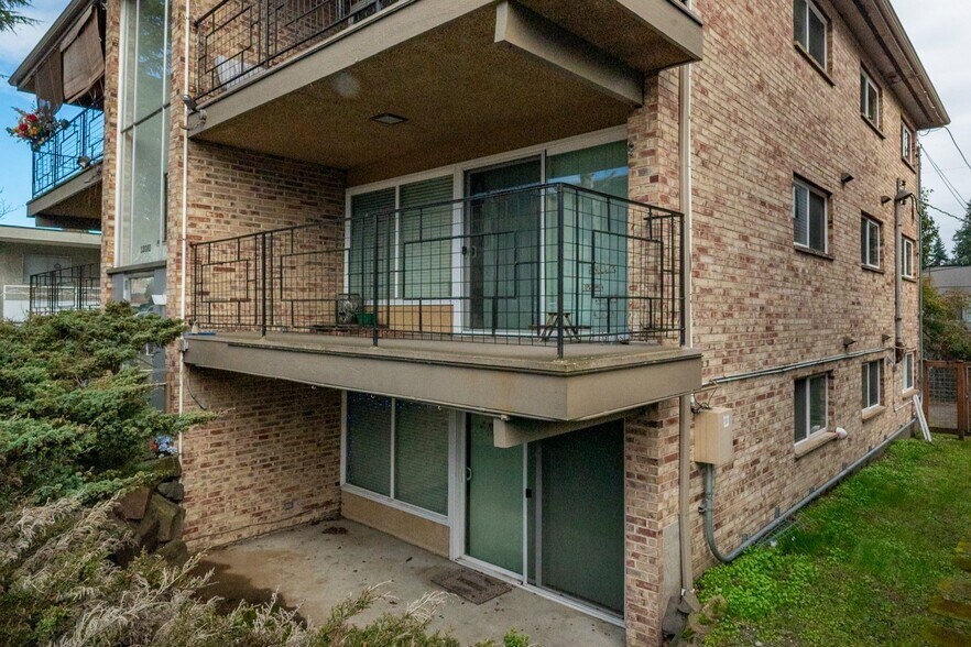 More Photos Of 12030 32nd Ave NE, Seattle Apartments For Sale