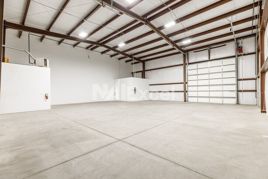 More Photos Of 373 Commerce Dr, Hurricane Warehouse For Lease