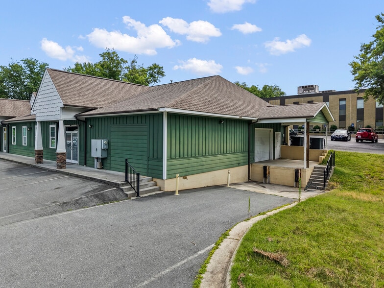 More Photos Of 8017 N Point Blvd, Winston-Salem Industrial For Lease