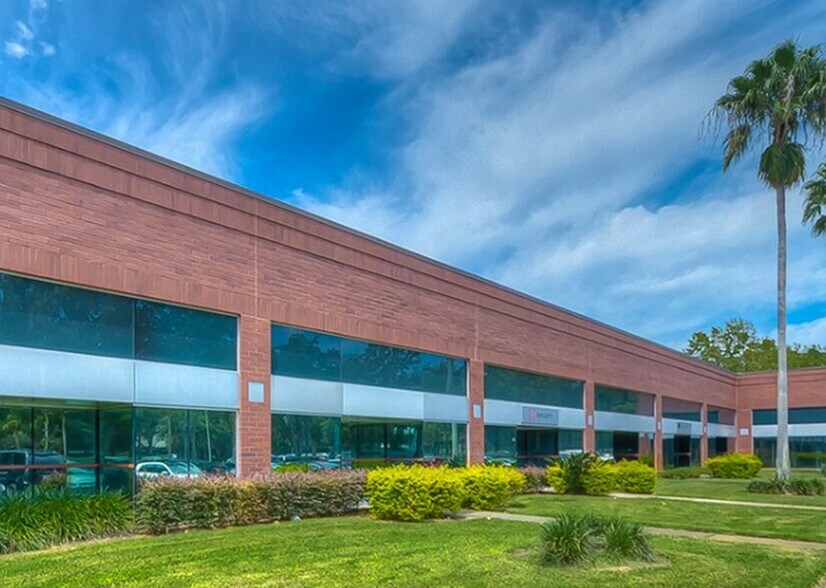 More Photos Of 8152-8198 Woodland Center Blvd, Tampa Research And Development For Lease