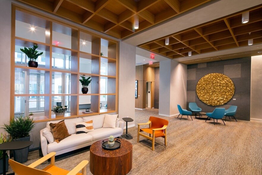 More Photos Of 2 Bethesda Metro Ctr, Bethesda Office For Lease