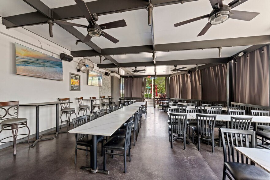 More Photos Of 4725 Vincennes Blvd, Cape Coral Restaurant For Sale