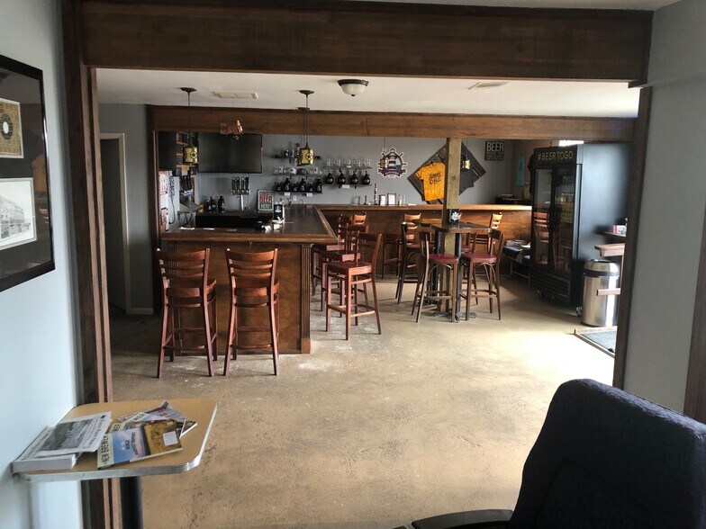 More Photos Of 12900 Fm 3436 Rd, Dickinson Bar For Lease