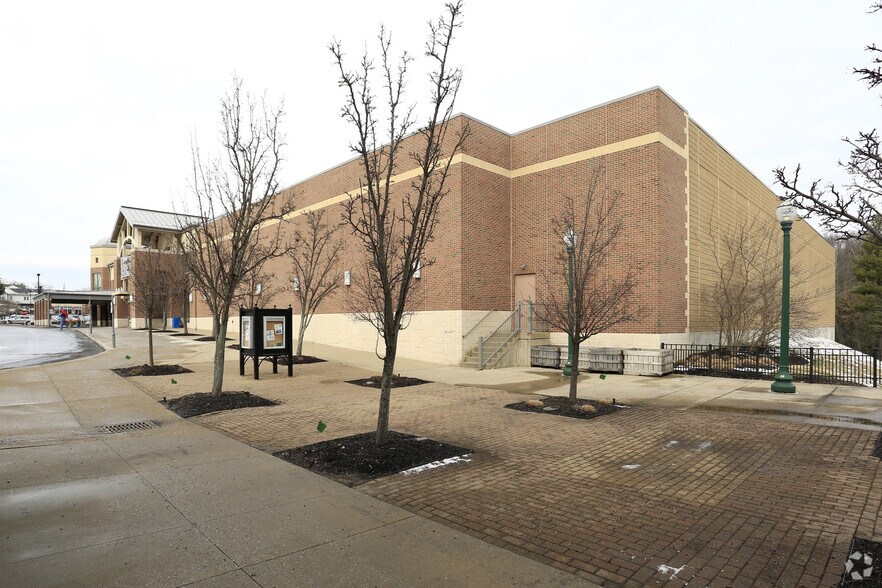More Photos Of 8263-8383 Chippewa Rd, Brecksville Unknown For Lease